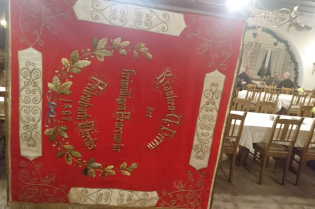 alte Fahne von 1897 Vorderseite der alten Fahne von 1897